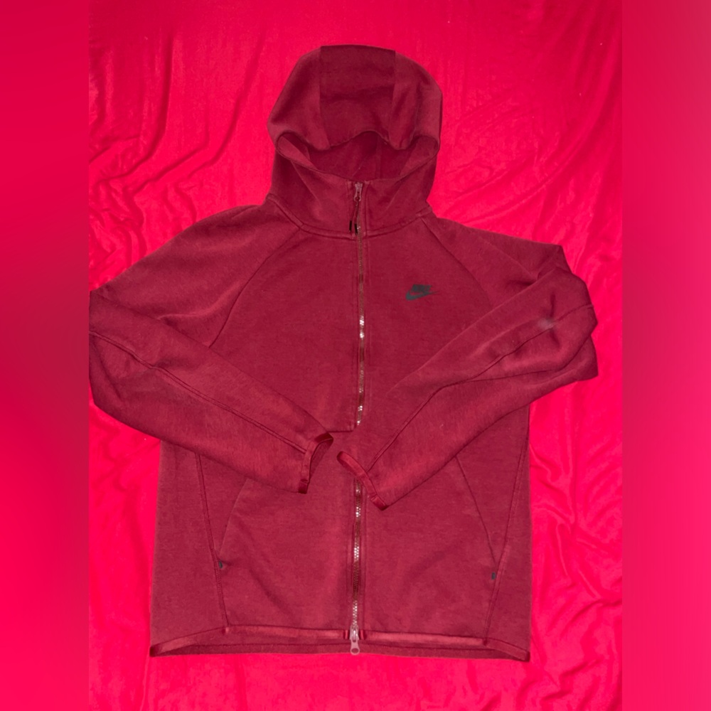 Burgundy Nike tech fleece zip up
Size small